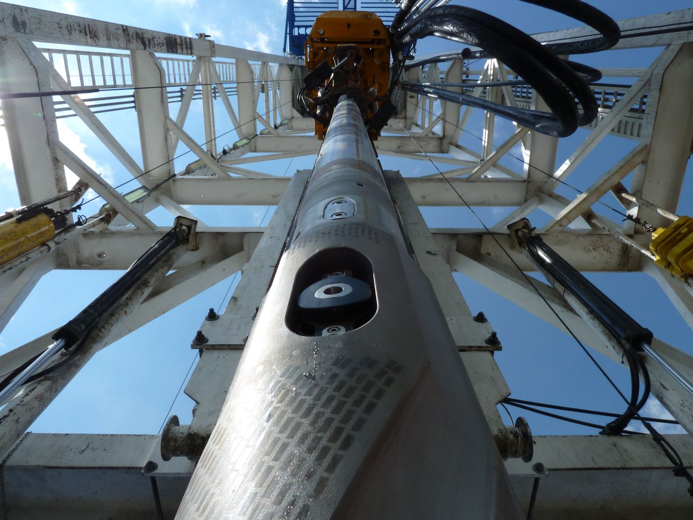 Drill pipe and rig mast